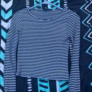 Long sleeve cropped shirt